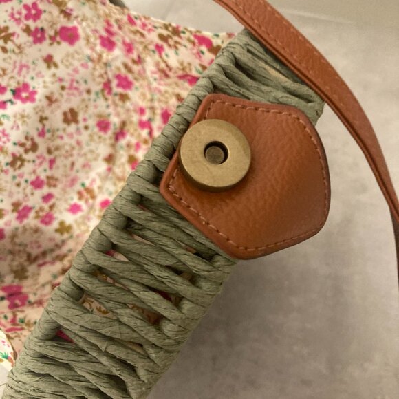 Green Wicker Lined Cross-body Handbag - EUC - Picture 6 of 9